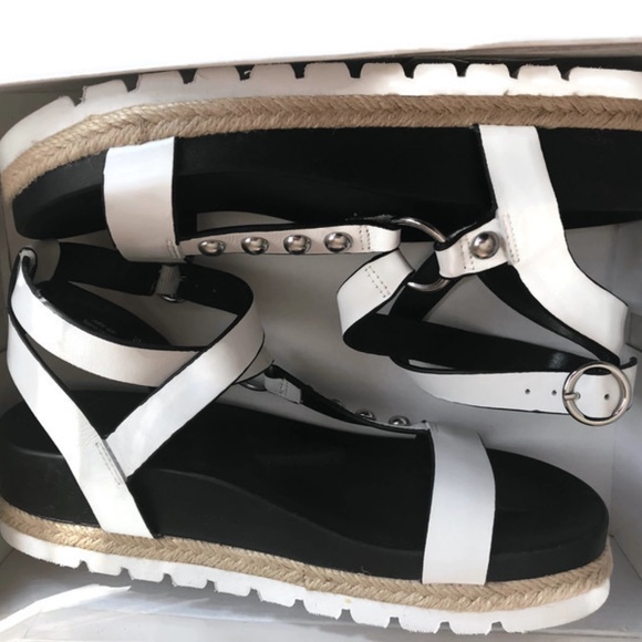 Bleeker & Bond Sandals - Picture 2 of 6